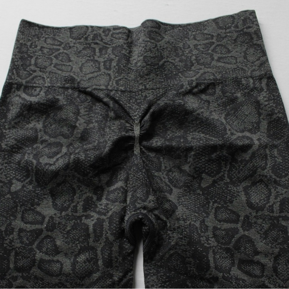 Gymshark Women's Adapt Animal Print Seamless Leggings  Black - Picture 3 of 3